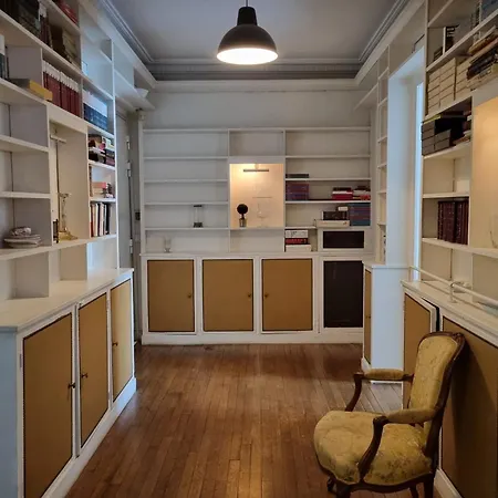 Appartement Spacious With Balcony Paris