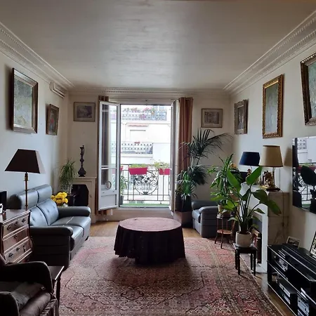 Spacious With Balcony Appartement Paris